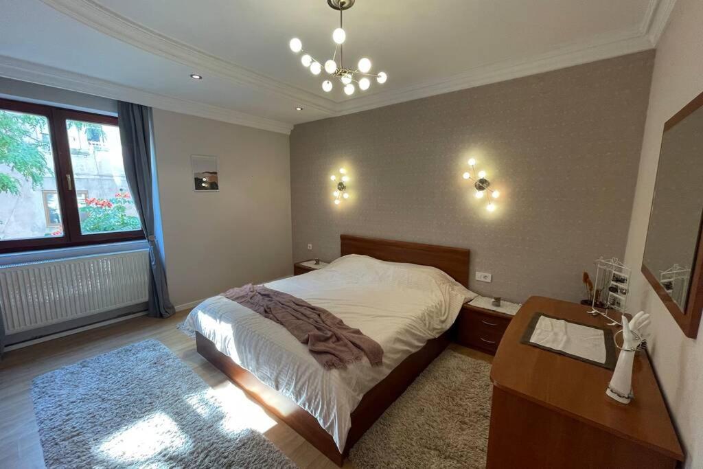 Cozy Apartment In The Old Center Of Prishtina Prishtine Bagian luar foto