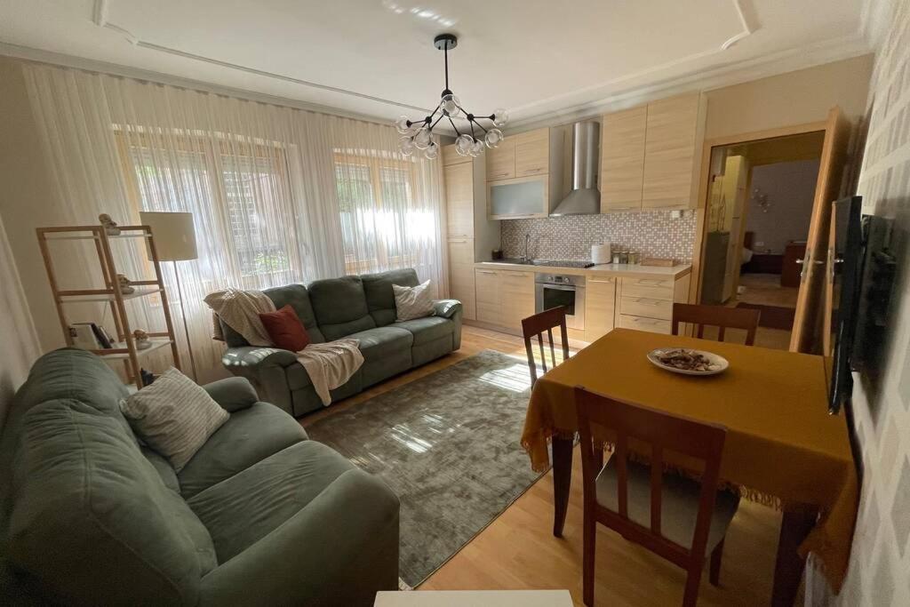 Cozy Apartment In The Old Center Of Prishtina Prishtine Bagian luar foto