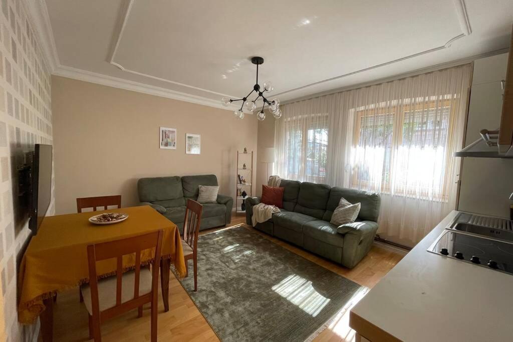 Cozy Apartment In The Old Center Of Prishtina Prishtine Bagian luar foto
